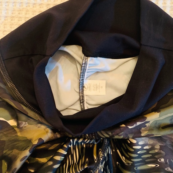 Abs2 fitness scrunch long leggings. - Picture 4 of 6